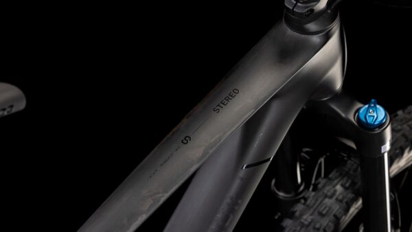 synqup_837200_D_00 Cube Stereo ONE55 C:62 SLX 29 Blackline